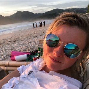 Meet your Posher, Elisha